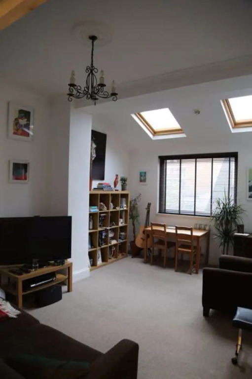 1 Bedroom Flat With Skylights Sleeps 2