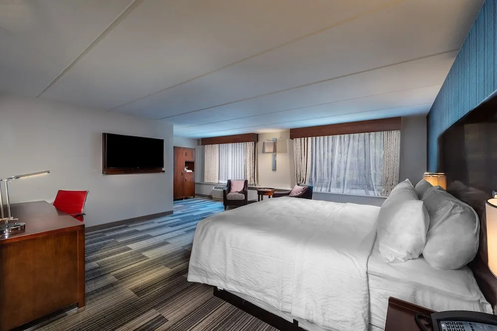 Comfort Inn & Suites Airport Camp Creek