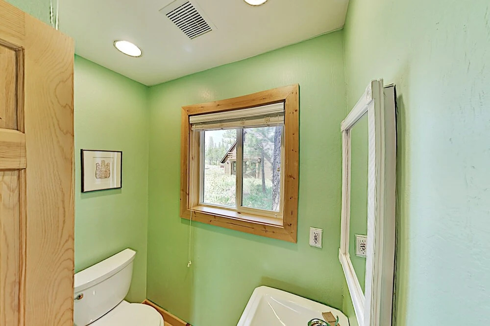 Cozy Haven Near Tahoe Donner Amenities 3 Bedroom Home