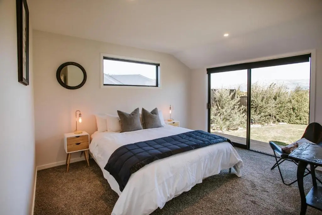 Minaret Ridge - Family Friendly - Sleeps 8 - Mountain Views - Close to Lake