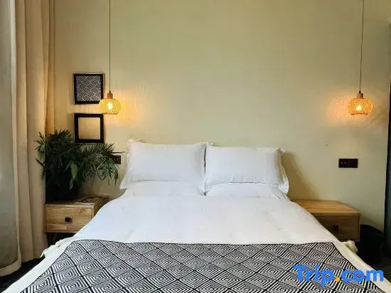 Xiaozhongshan River View Homestay (Chongqing Longmenhao Laojie)