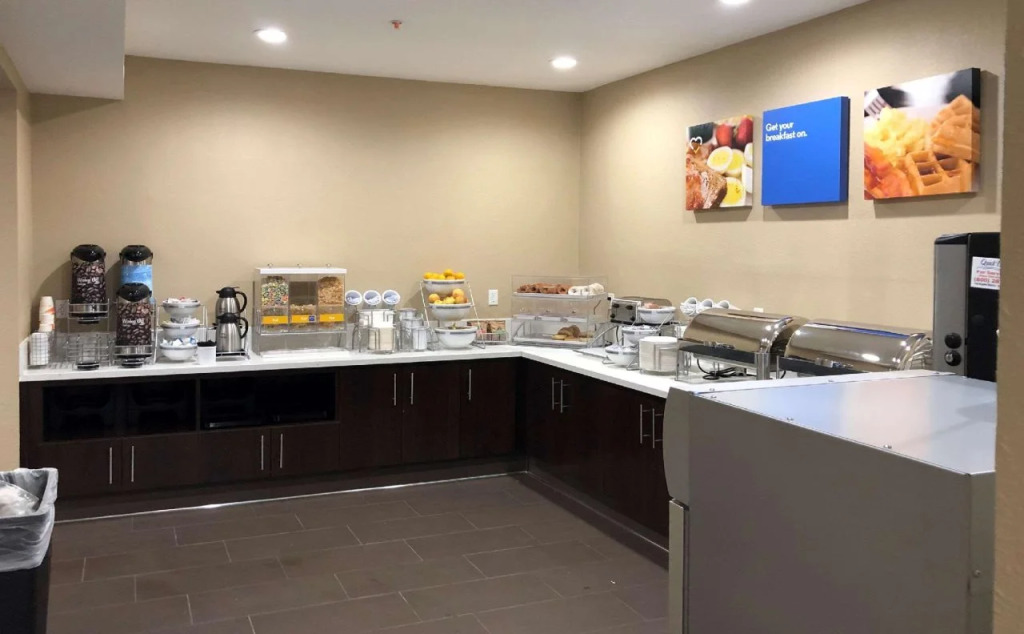 Comfort Inn & Suites Orange County John Wayne Airport
