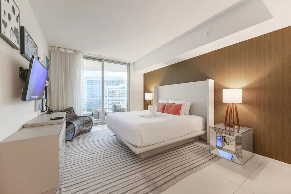 Luxury Condo wOcean Views close to Beach