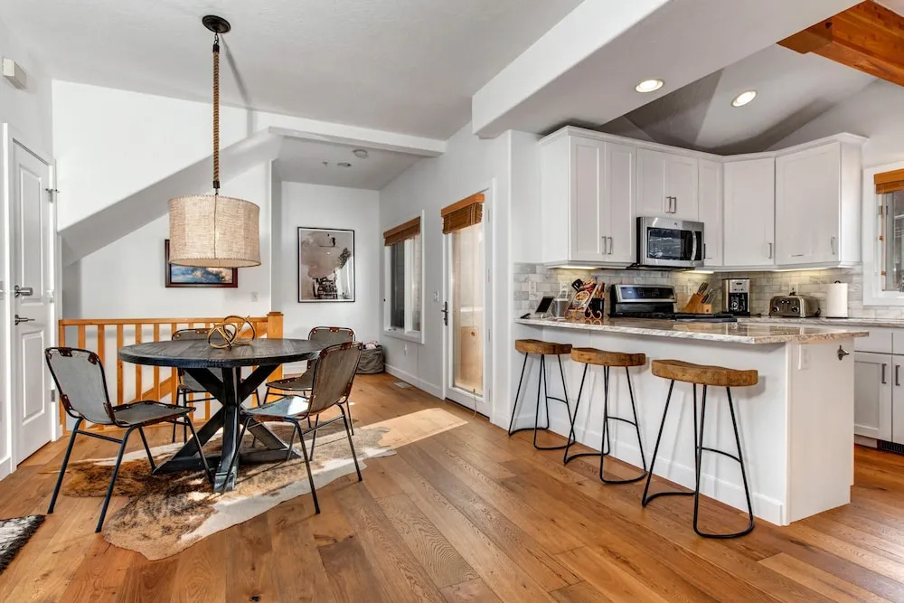 New Listing! Modern Townhome W/ Private Hot Tub 3 Bedroom Townhouse