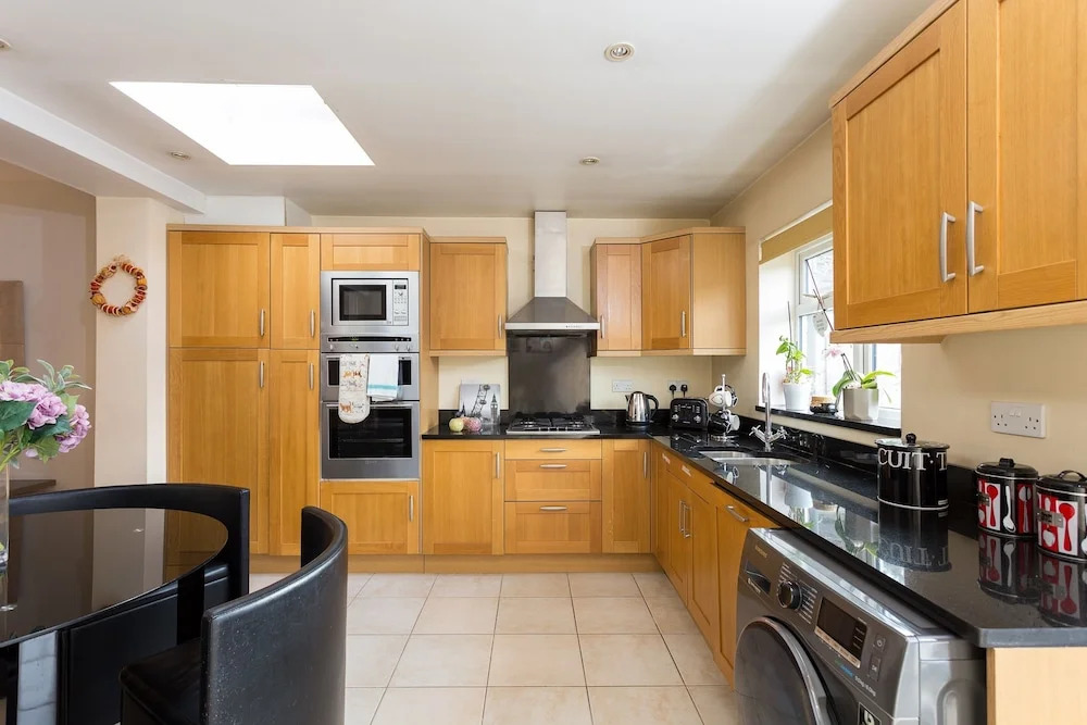 3 Bedroom House In Central Wimbledon