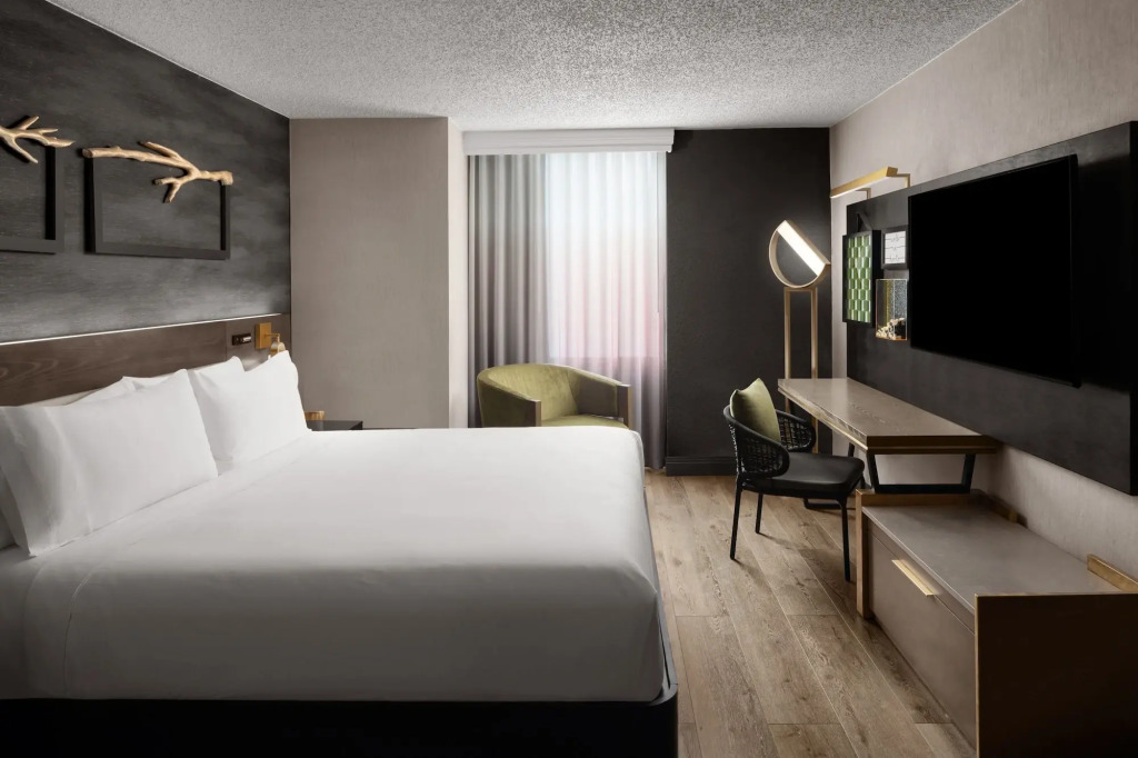 Renaissance Chicago North Shore Hotel