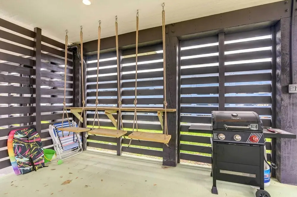 1 Mi to Historic Pleasure Pier: Home w/ Grill!