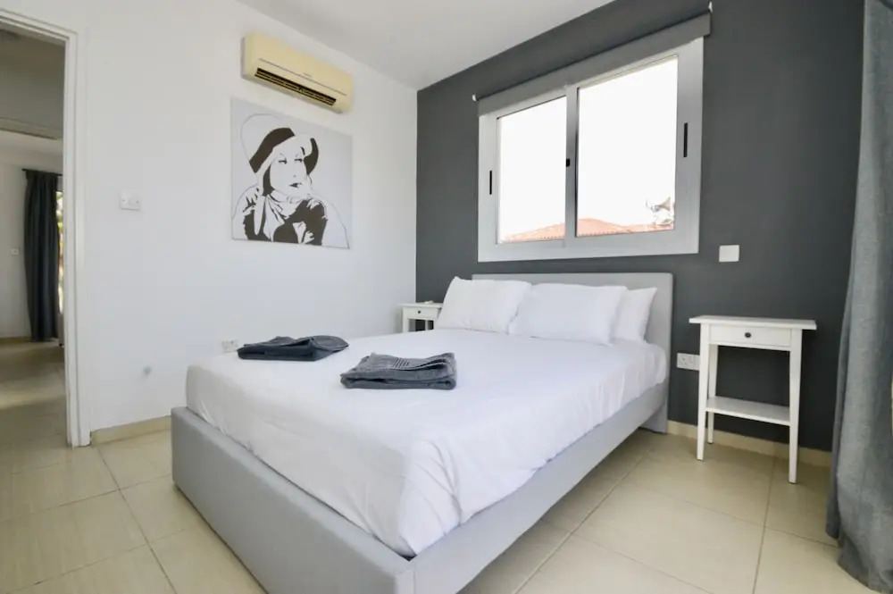 Villa Sleeps 8 with Private Pool