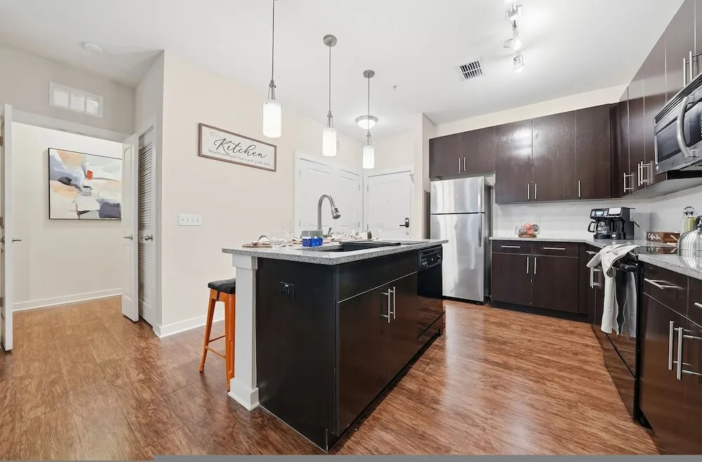Stylish 2BR w Pool Pet-friendly Unit 13