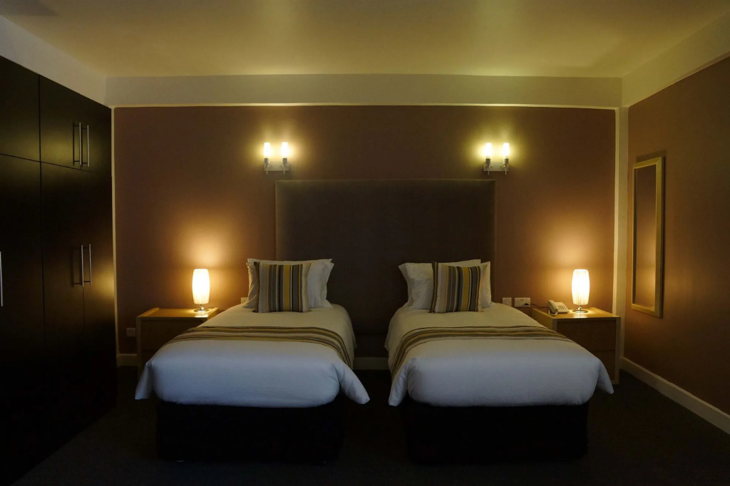 West Wood Hotel