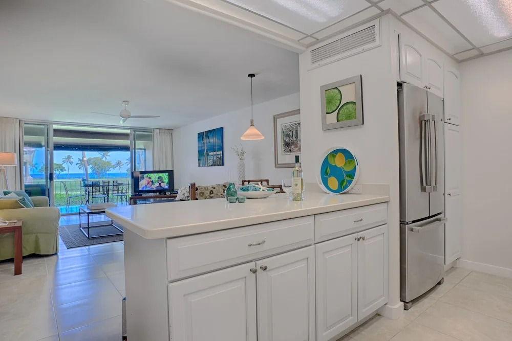 Maui Eldorado: Maui Condo J206 by RedAwning