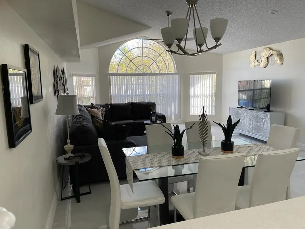 Grand Luxury 3BR Penthouse Near Disney Parks 2