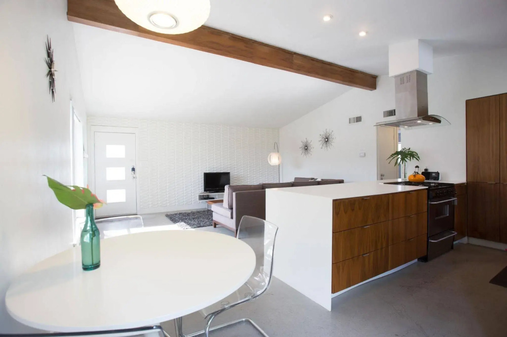 Travis Heights Modern I