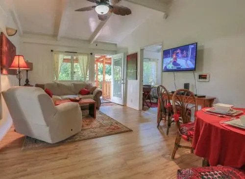 Tropical Anuenue Cottage