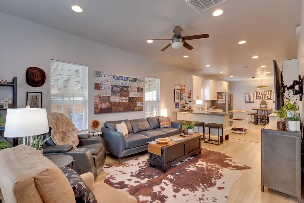 Large Family Compound! Walk to Norman Hot Spots