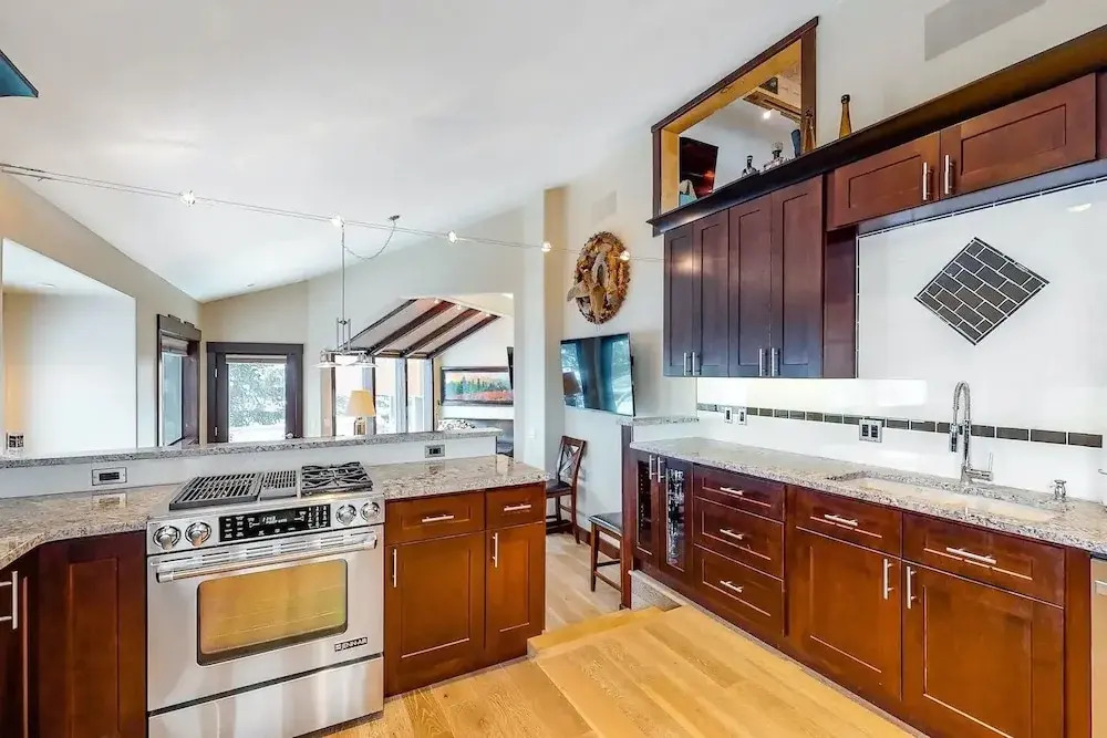 Corrock Style - Luxury Hot Tub Home Near Ski Lifts & Downtown Ketchum