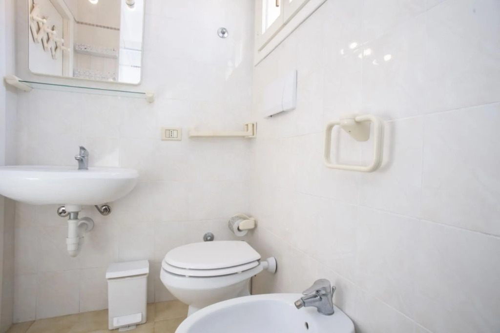 Four-room Scaglieri apartment 25 meters from the beach with private parking space-QUADRI SCAGLIERI