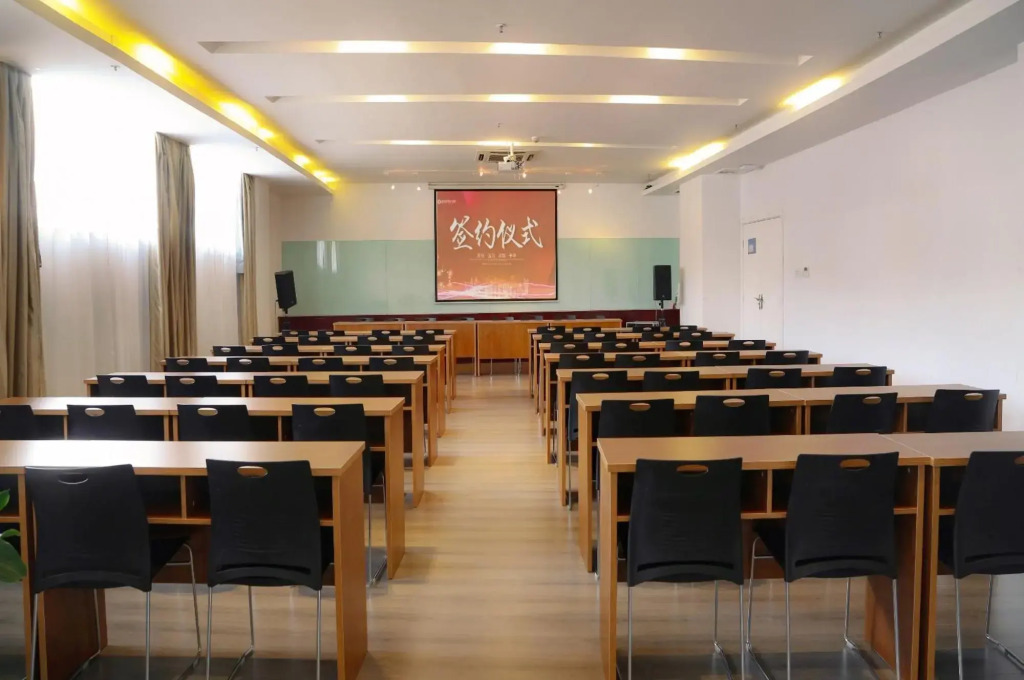 HanTing Hotel (Luoyang Sports Center)