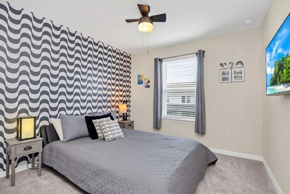 5 Bed Townhome! 5 Bedroom Townhouse by Redawning
