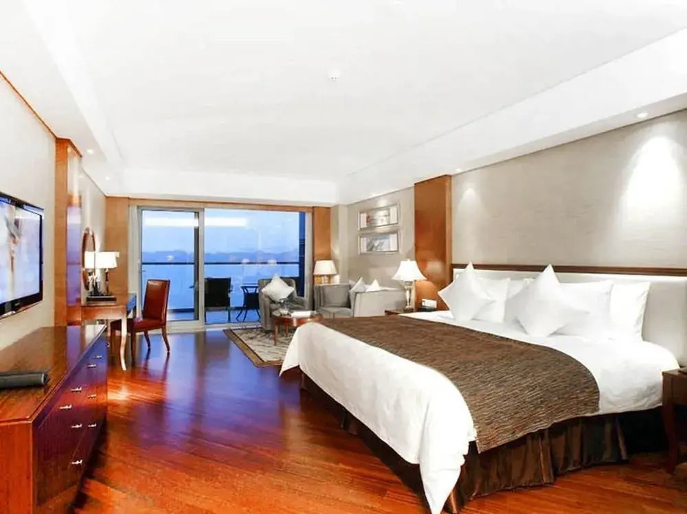 Greentown Island Lake Resort Hotel