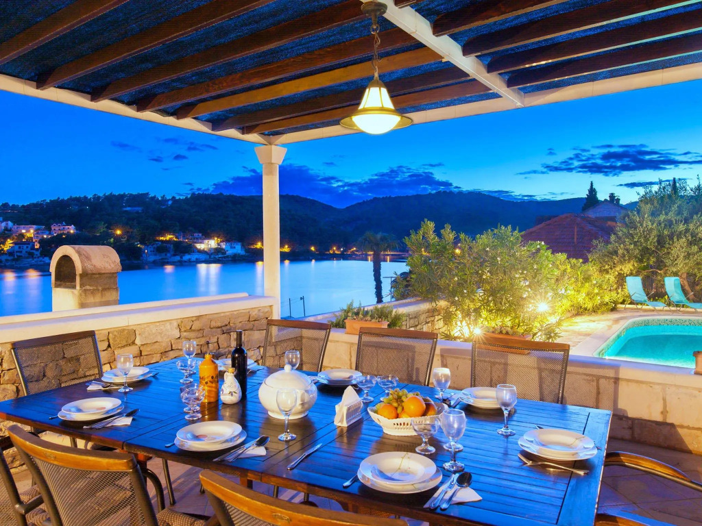 Villa in Selca With Pool Near Adriatic Sea