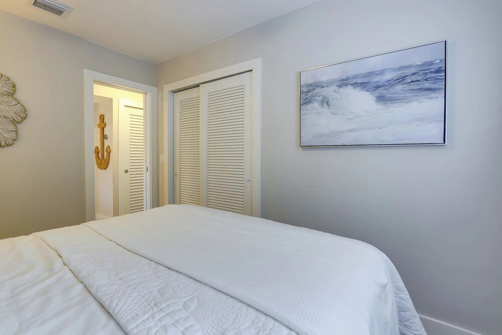 Upscale Condo - 2 Blocks to Riviera Beach!