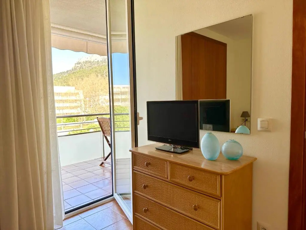 NEW! Apartamento con piscina y balcón a 2 minutos de la playa. WI-FI