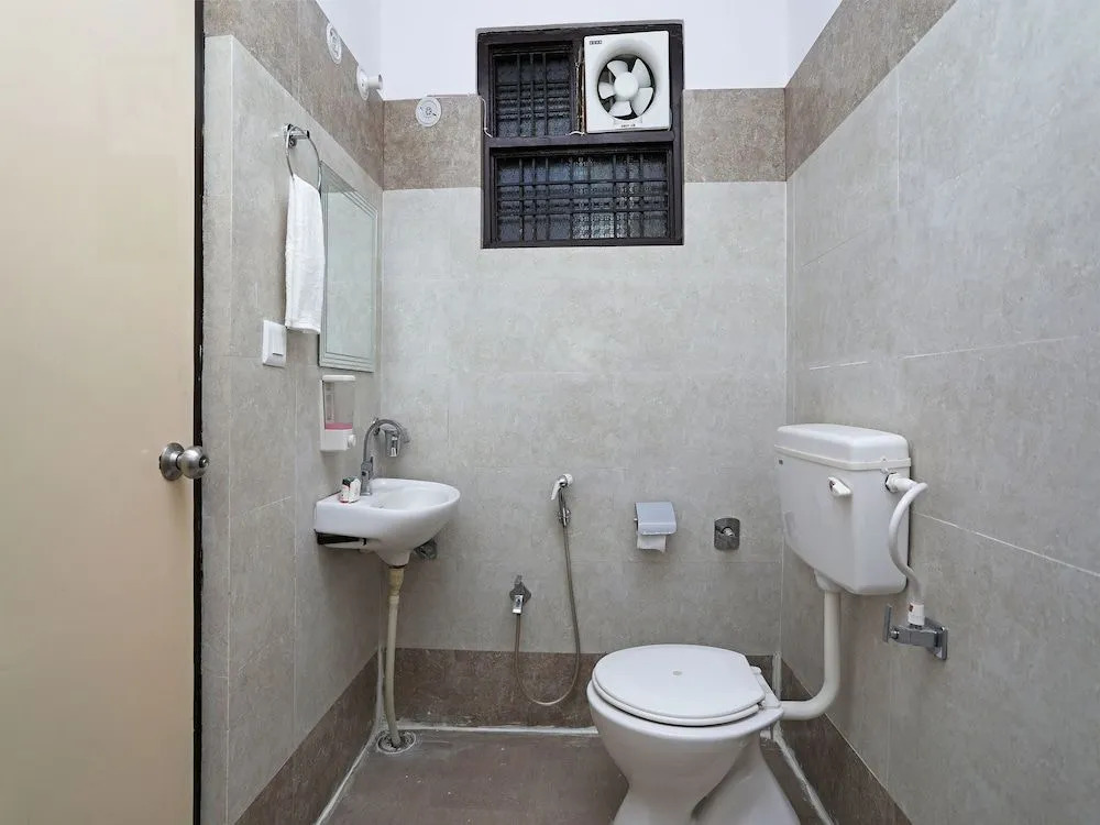 OYO 13493 Hotel Vridhi Inn