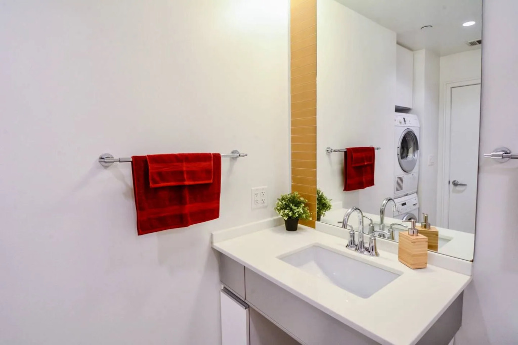 Good Value 1Br Apt | Close To Convention Center