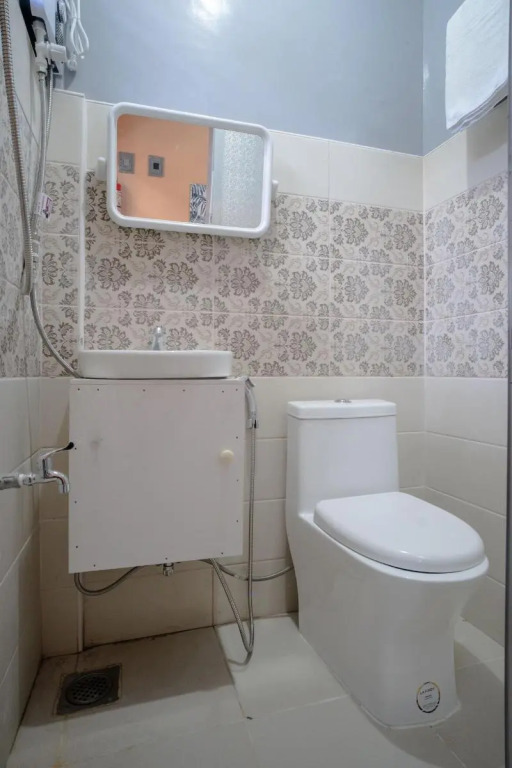 RedDoorz at Queens Hometel