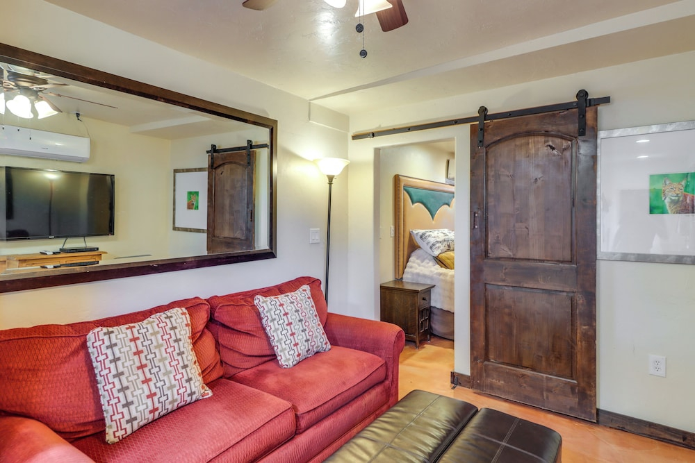 Pet-friendly Tucson Casita: Shared Hot Tub & Patio