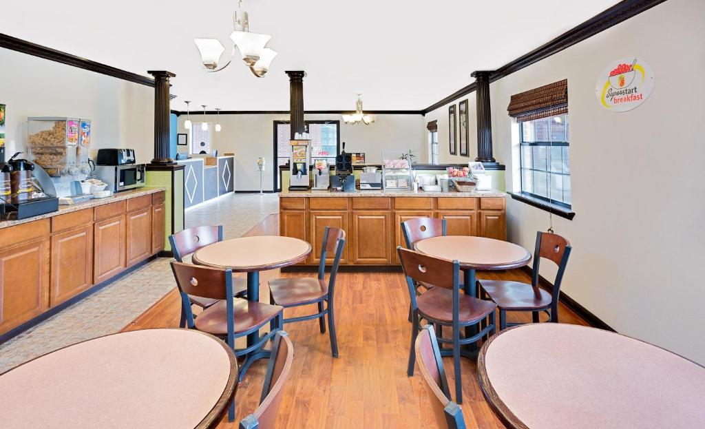 Super 8 by Wyndham Hazen