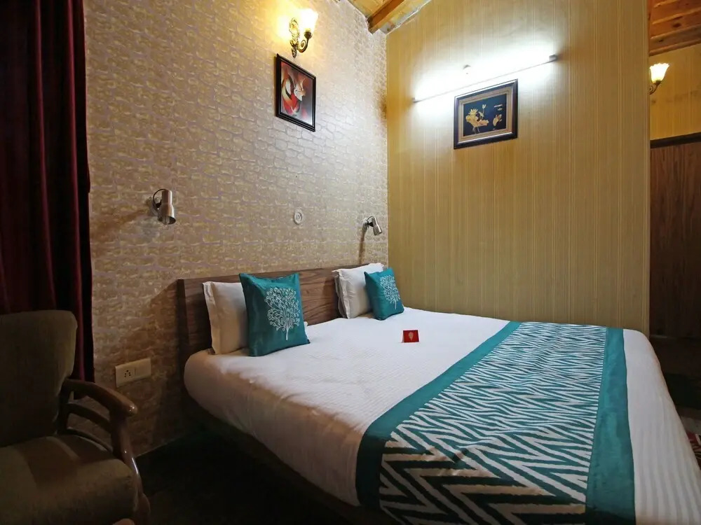 The Raikwals Hotel and Resturant