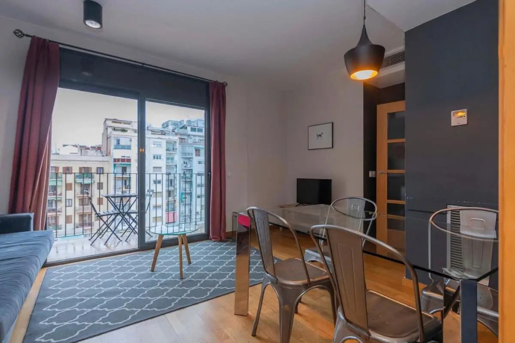 Modern and bright apartment in Eixample 5-1