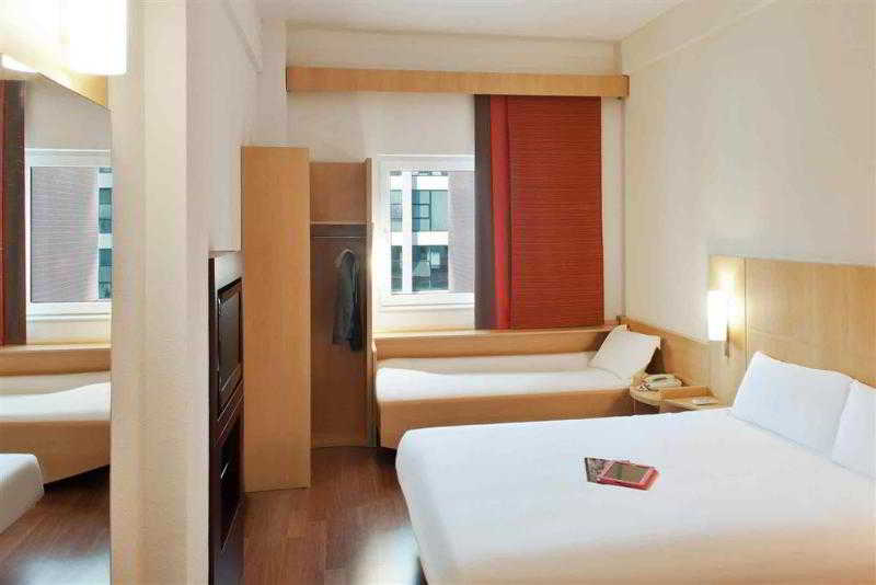 Ibis Ningbo Qianhu