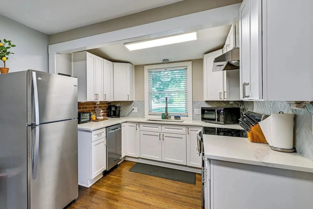 Charlotte Home 2 Mi to Center City: Free Parking