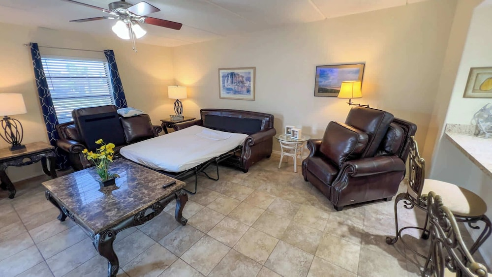 Short Walk to Beach - Pool - 1st Floor