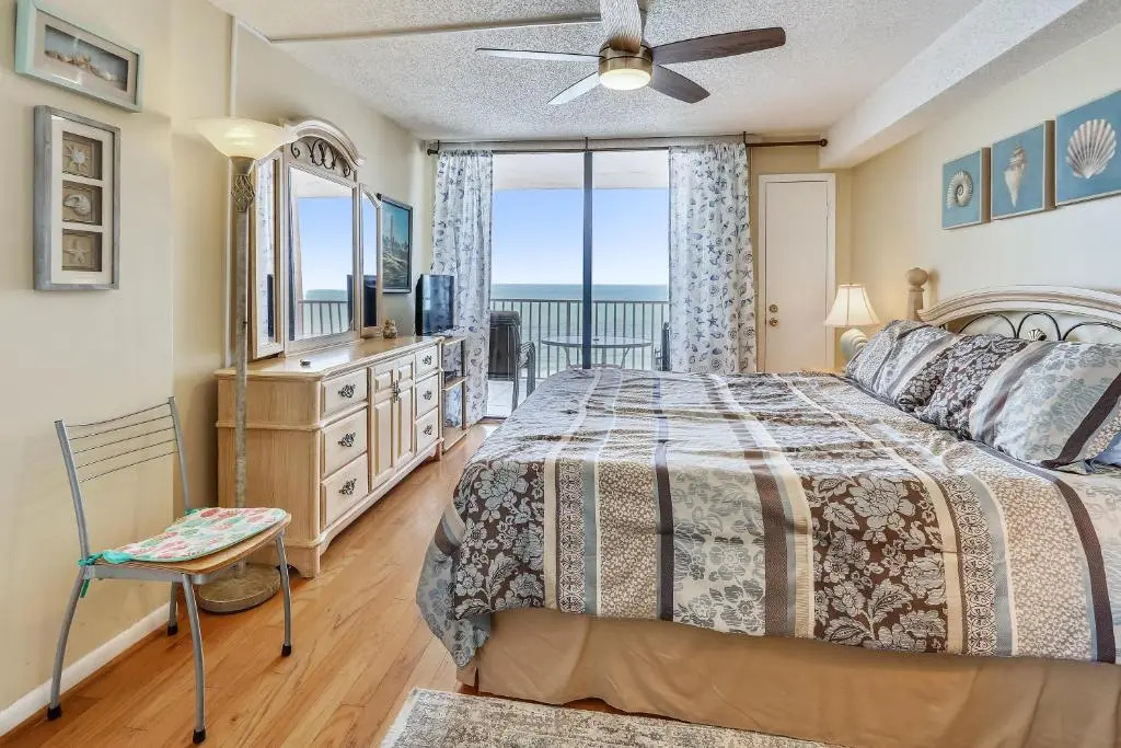 SandCastle 2703 Amazing beach front, Spacious, Updated!