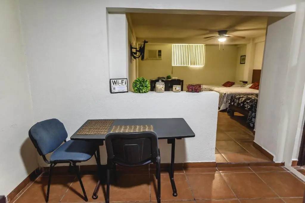 Suite con 2 recamaras,2mini splits, Parking Wifi 100 mb, cocina