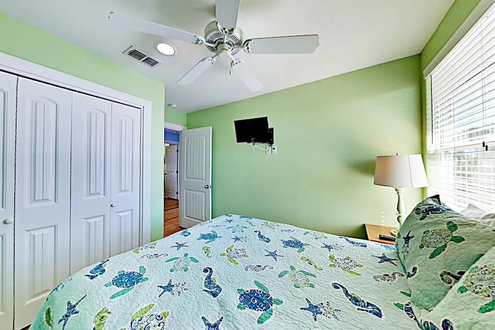 East Avenue Unit 8 - 4 Br home by RedAwning