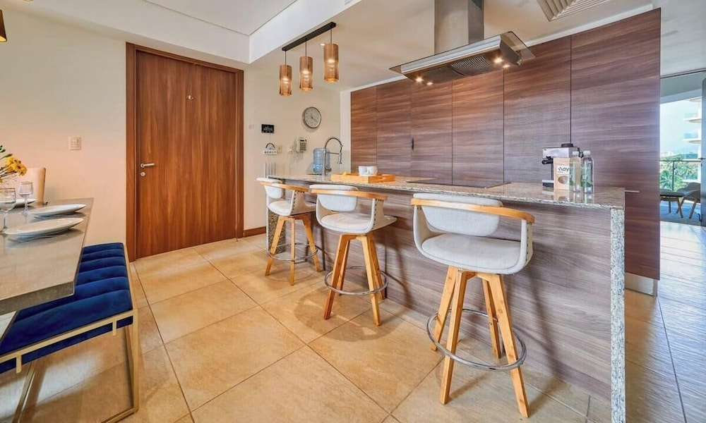 Luxury 2BR Condo in Marina - Pool - Zen Rooftop