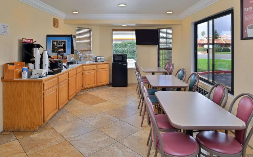 Econo Lodge Inn & Suites Corning Travel Center