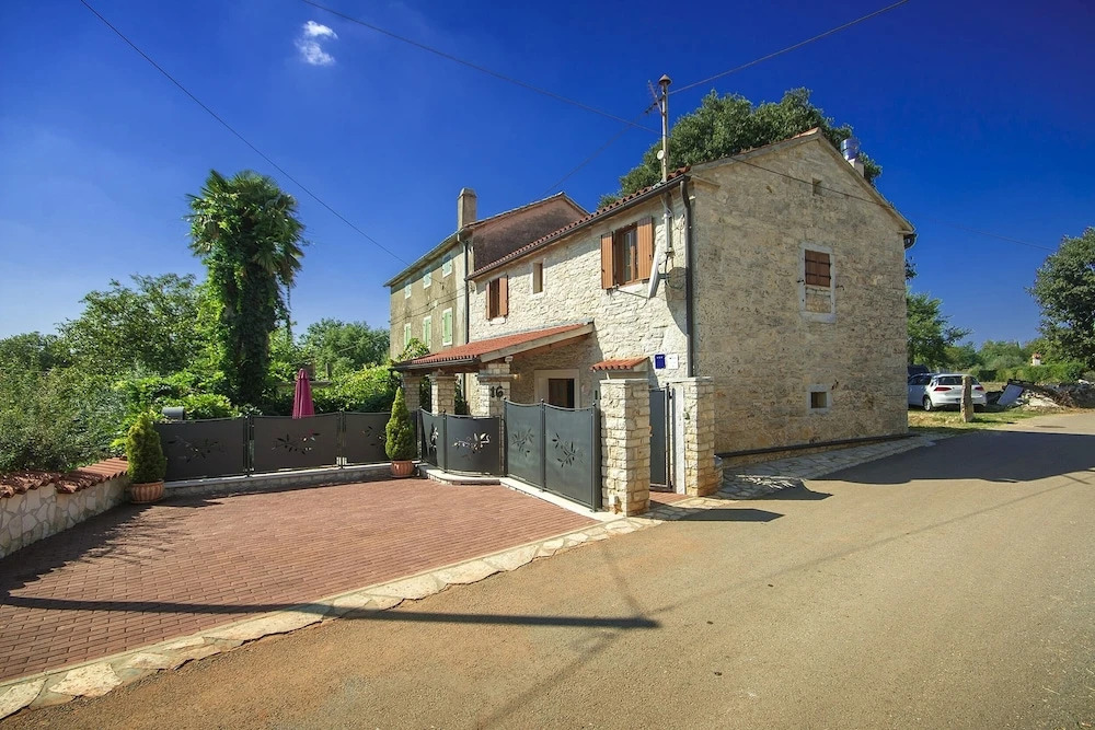 Casa Nadija