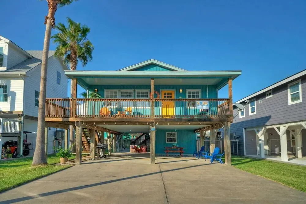 Private Pool, Large Yard, Game Room, Balcony South By Sunkissed by Avantstay