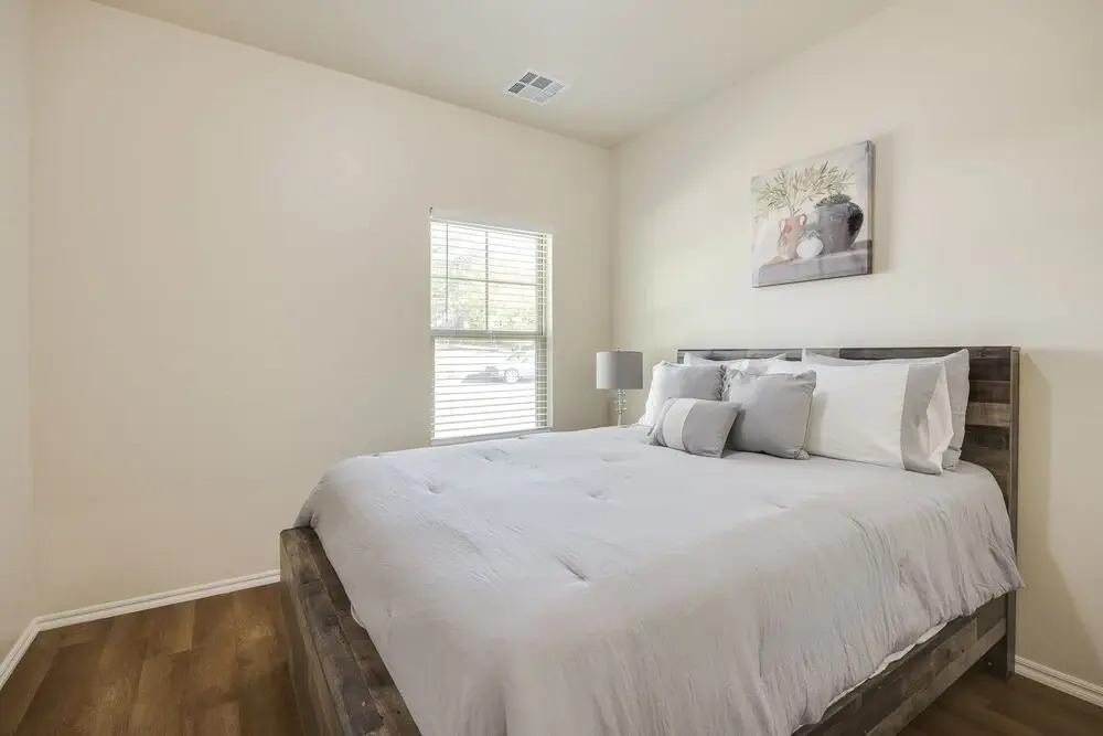 Charming Allure Guest House Near Hospitals 2 Bedroom Home by RedAwning