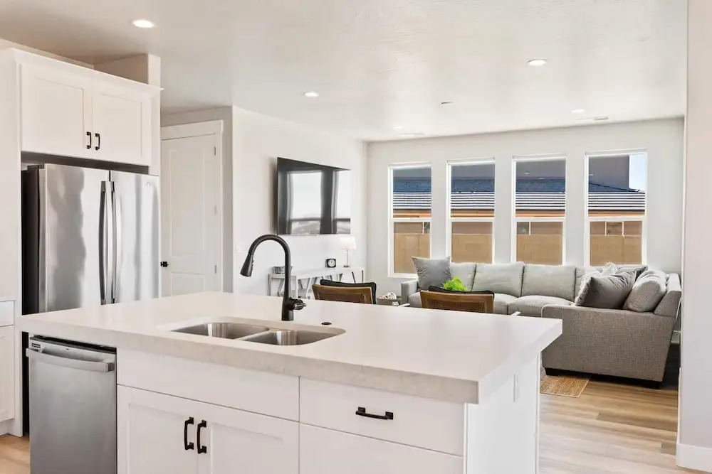 Paseos Poolhouse home