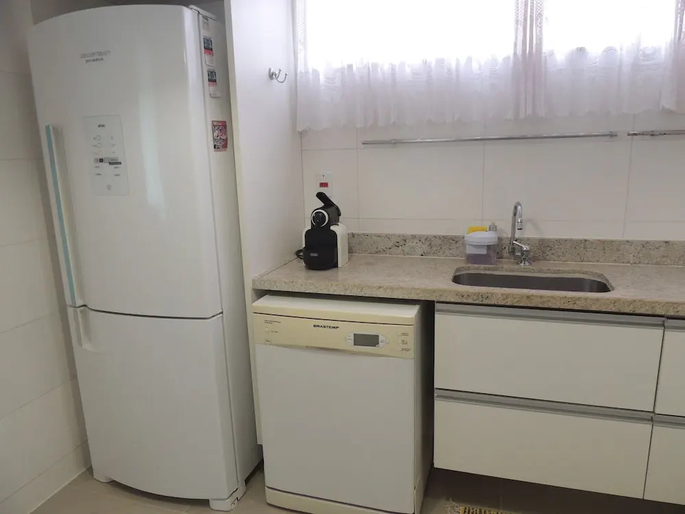 Lindo Amplo 3 Quarto em Prédio Frente Mar