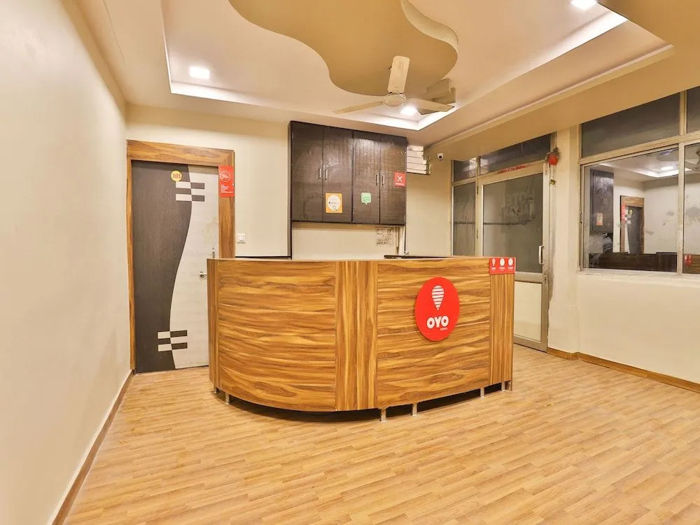 OYO 11427 Hotel Kalyan