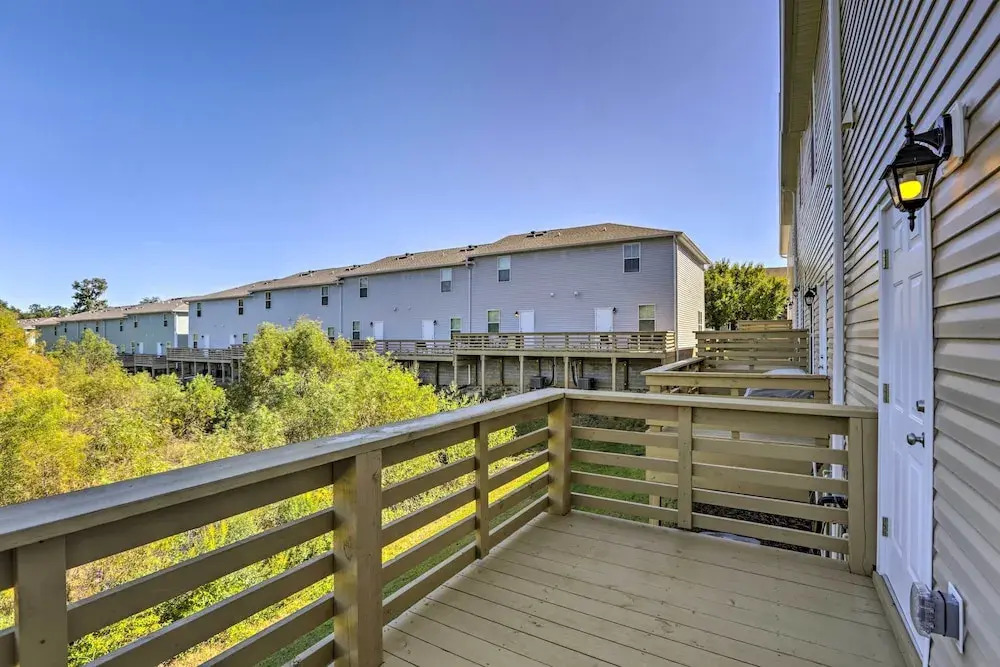 Airy Tallahassee Condo ~ 5 Mi to Downtown!