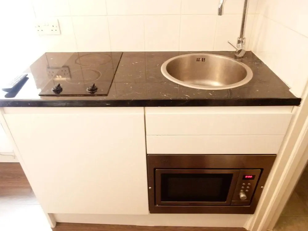 SS Property Hub - City of London Studio Apartment 5